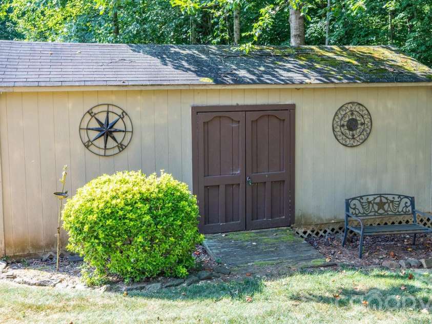 6231 Neptune Drive, Denver, NC 28037.  MLS# CAR4400641, YatesRealty ID 37885. 