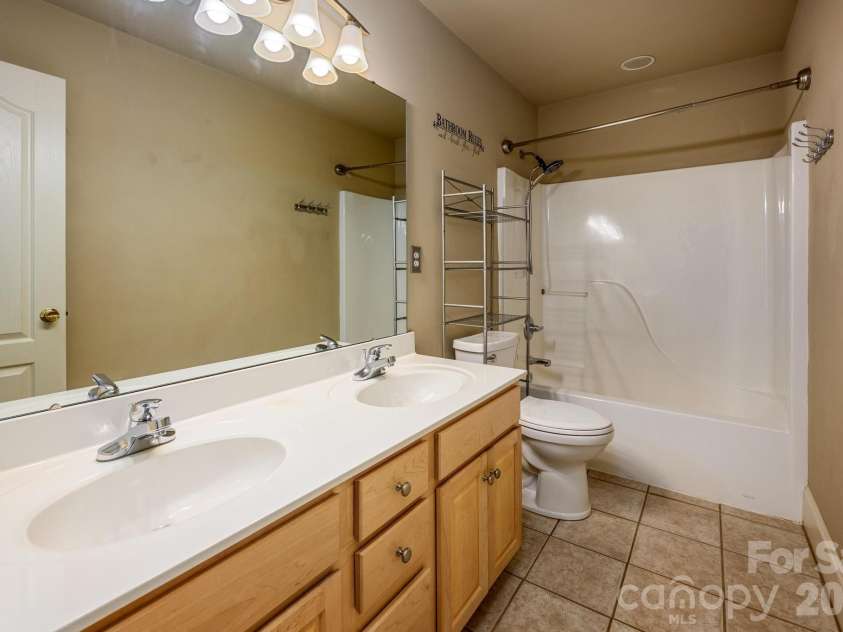 6231 Neptune Drive, Denver, NC 28037.  MLS# CAR4400641, YatesRealty ID 37885. 