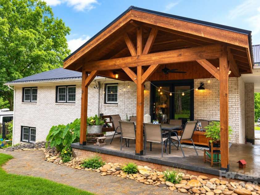4538 Diamond Street, Hudson, NC 28638.  MLS# CAR4402238, YatesRealty ID 37886. 