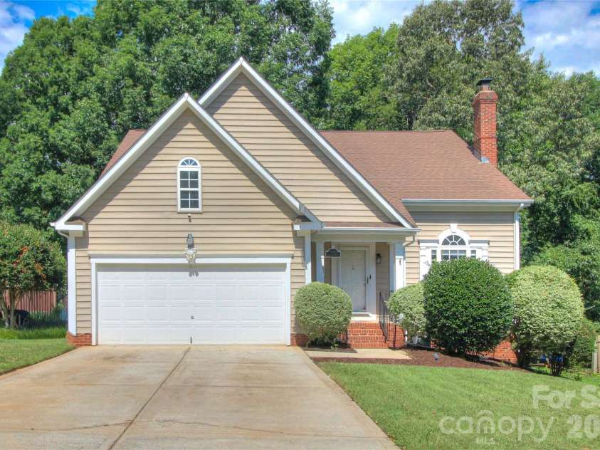 7800 Kingston Drive, Waxhaw, NC 28173.  MLS# CAR4399106, YatesRealty ID 37887. 