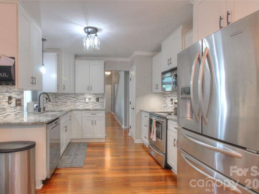 7800 Kingston Drive, Waxhaw, NC 28173.  MLS# CAR4399106, YatesRealty ID 37887. 