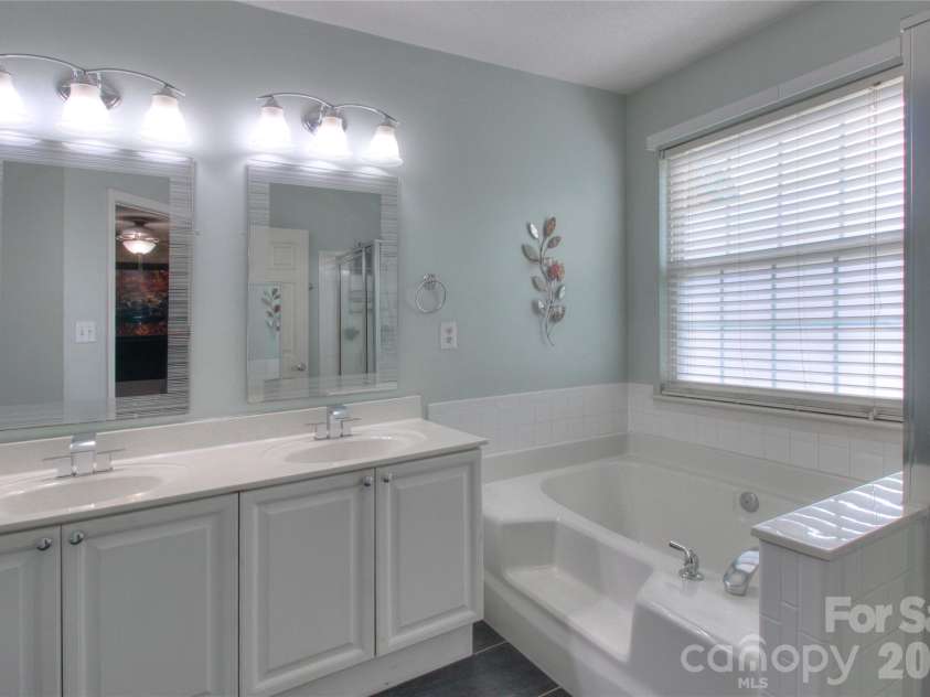 7800 Kingston Drive, Waxhaw, NC 28173.  MLS# CAR4399106, YatesRealty ID 37887. 