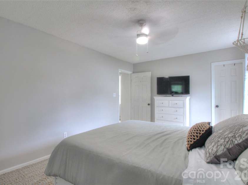 7800 Kingston Drive, Waxhaw, NC 28173.  MLS# CAR4399106, YatesRealty ID 37887. 
