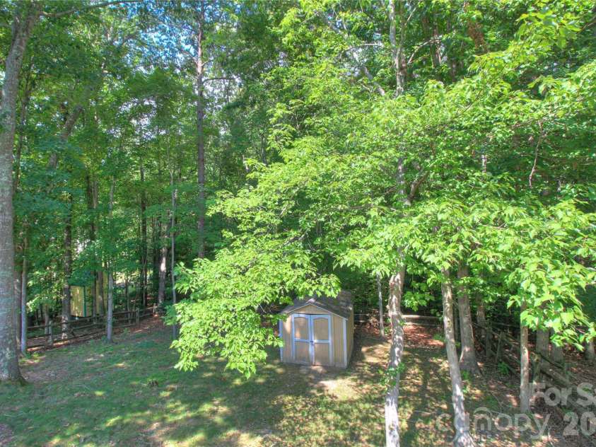 7800 Kingston Drive, Waxhaw, NC 28173.  MLS# CAR4399106, YatesRealty ID 37887. 