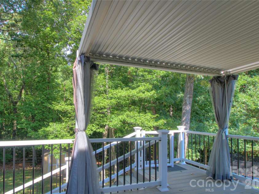 7800 Kingston Drive, Waxhaw, NC 28173.  MLS# CAR4399106, YatesRealty ID 37887. 