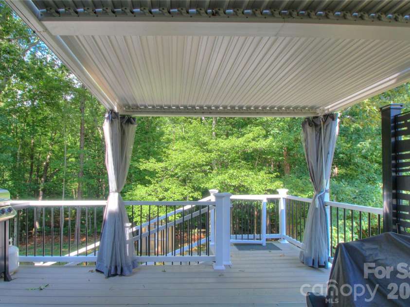 7800 Kingston Drive, Waxhaw, NC 28173.  MLS# CAR4399106, YatesRealty ID 37887. 