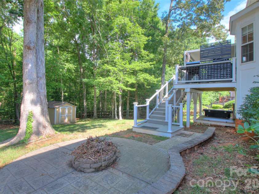 7800 Kingston Drive, Waxhaw, NC 28173.  MLS# CAR4399106, YatesRealty ID 37887. 