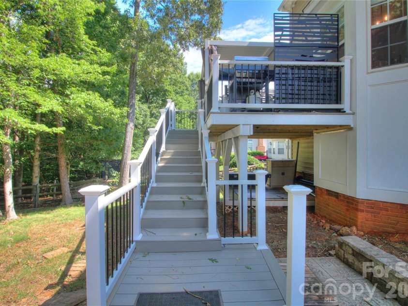 7800 Kingston Drive, Waxhaw, NC 28173.  MLS# CAR4399106, YatesRealty ID 37887. 