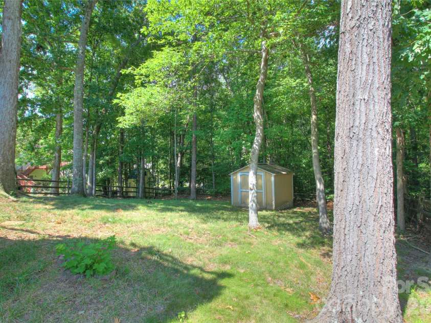 7800 Kingston Drive, Waxhaw, NC 28173.  MLS# CAR4399106, YatesRealty ID 37887. 