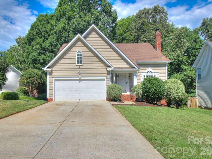 7800 Kingston Drive, Waxhaw, NC 28173.  MLS# CAR4399106, YatesRealty ID 37887. 