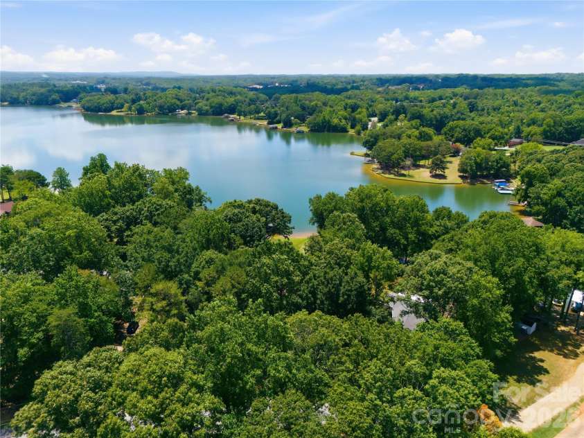 2216 Holly Lane, Shelby, NC 28150.  MLS# CAR4400464, YatesRealty ID 37888. 