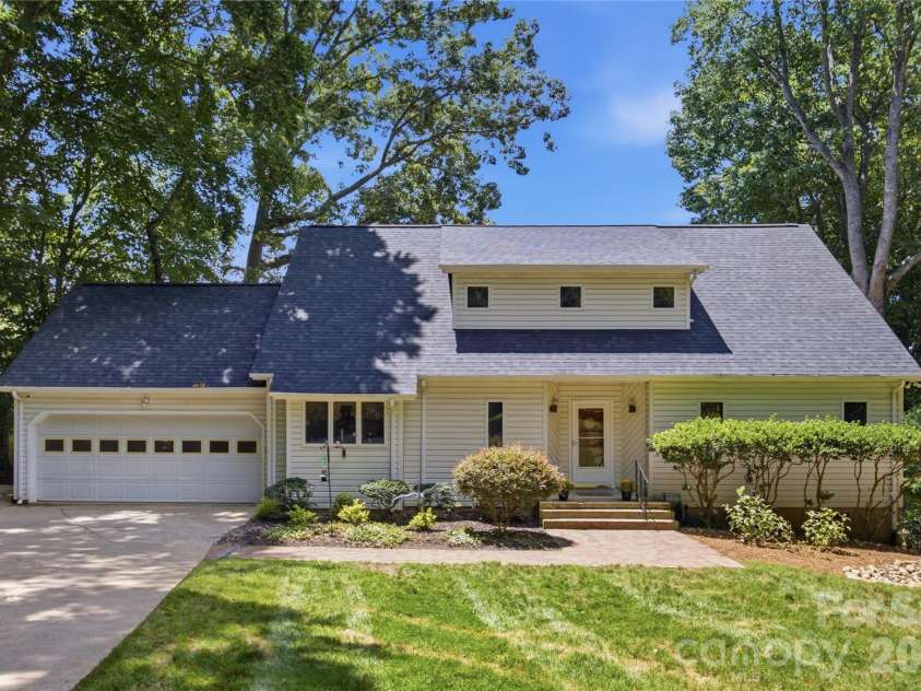 2216 Holly Lane, Shelby, NC 28150.  MLS# CAR4400464, YatesRealty ID 37888. Welcome Home!