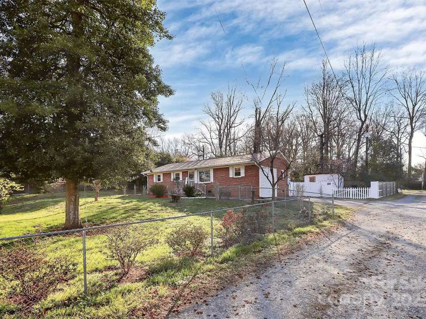 213 Turner Road, Gastonia, NC 28056.  MLS# CAR4235011, YatesRealty ID 3789. 