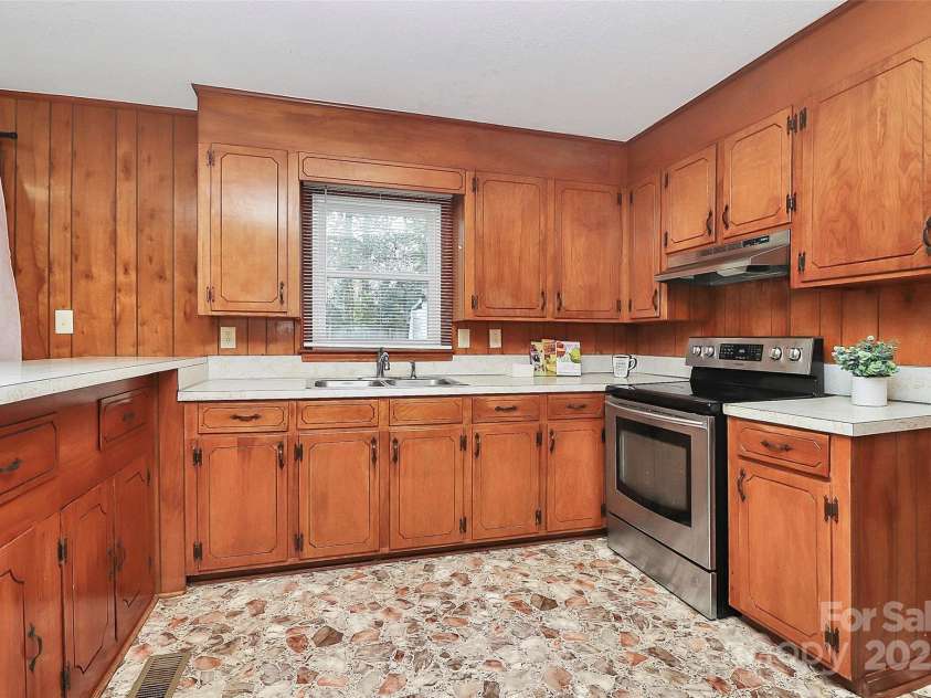 213 Turner Road, Gastonia, NC 28056.  MLS# CAR4235011, YatesRealty ID 3789. 