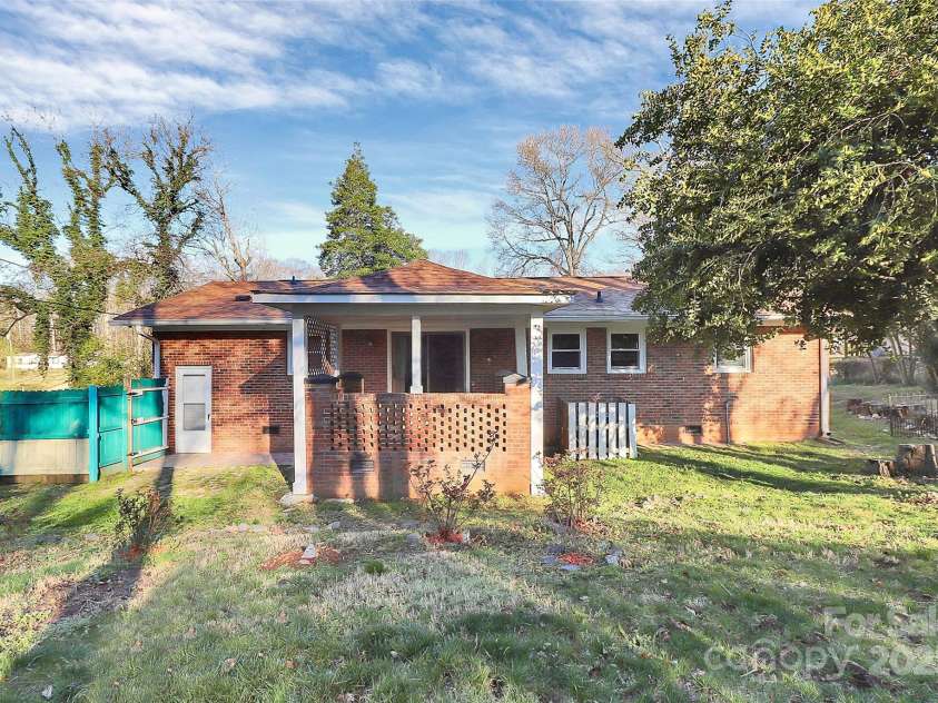 213 Turner Road, Gastonia, NC 28056.  MLS# CAR4235011, YatesRealty ID 3789. 