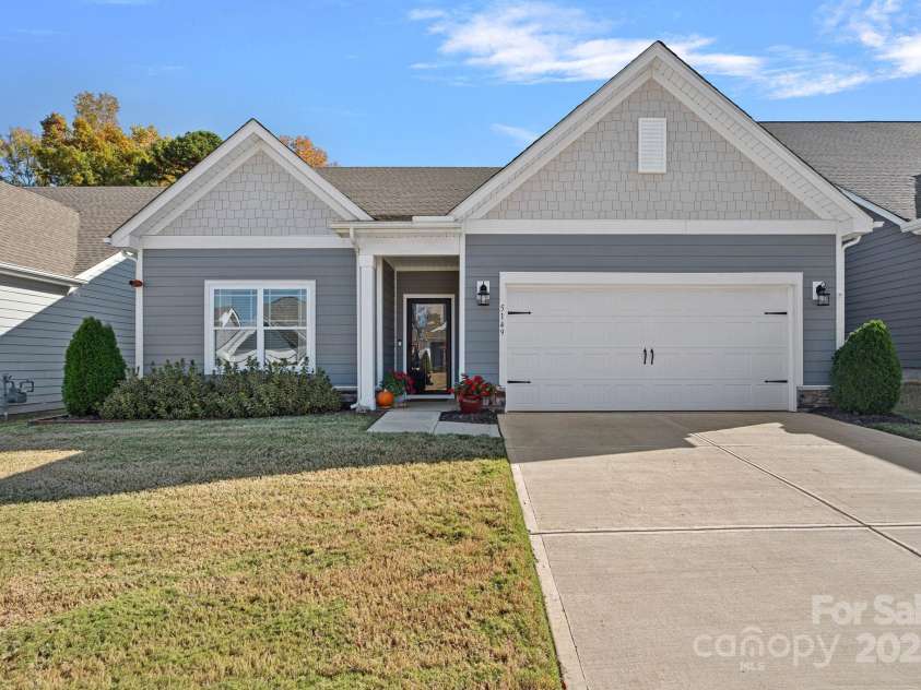 5149 Helmsworth Drive, Waxhaw, NC 28173.  MLS# CAR4318749, YatesRealty ID 3789. 