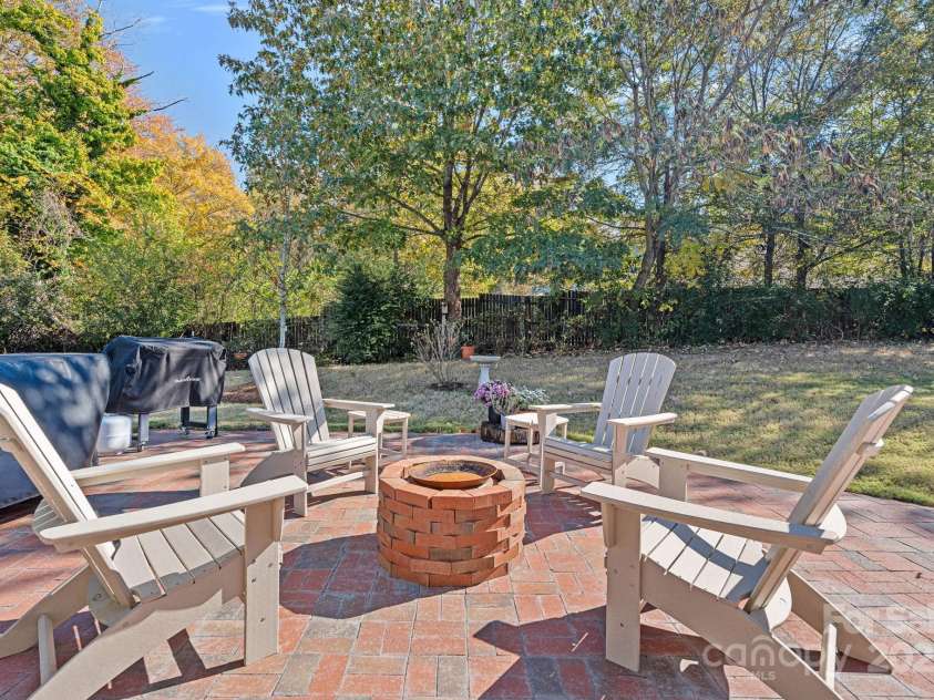 5149 Helmsworth Drive, Waxhaw, NC 28173.  MLS# CAR4318749, YatesRealty ID 3789. 