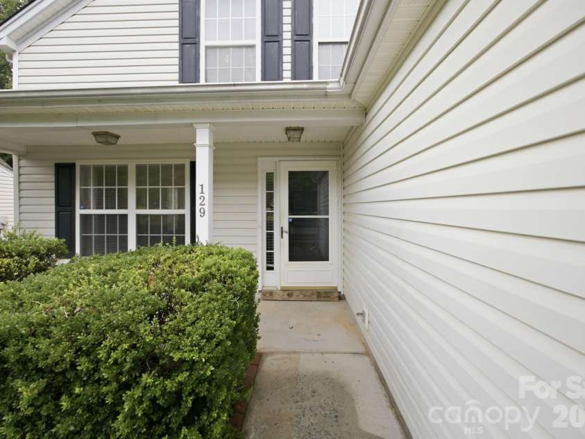 129 Winding Canyon Drive, Charlotte, NC 28214.  MLS# CAR4397556, YatesRealty ID 37892. 