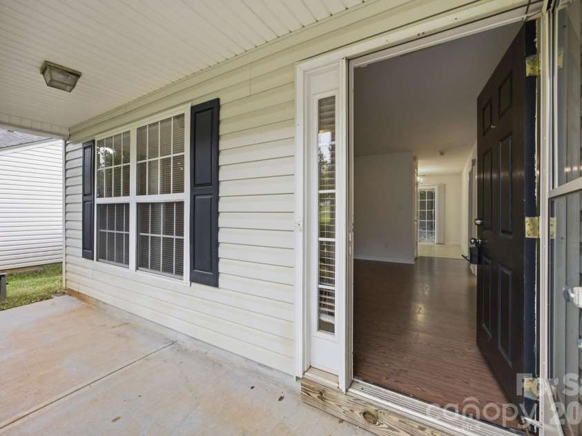 129 Winding Canyon Drive, Charlotte, NC 28214.  MLS# CAR4397556, YatesRealty ID 37892. 