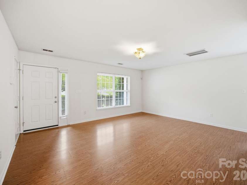 129 Winding Canyon Drive, Charlotte, NC 28214.  MLS# CAR4397556, YatesRealty ID 37892. 