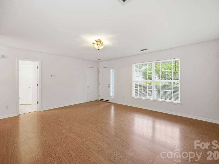 129 Winding Canyon Drive, Charlotte, NC 28214.  MLS# CAR4397556, YatesRealty ID 37892. 