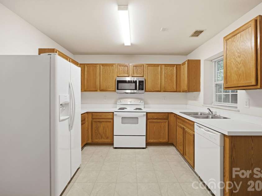 129 Winding Canyon Drive, Charlotte, NC 28214.  MLS# CAR4397556, YatesRealty ID 37892. 