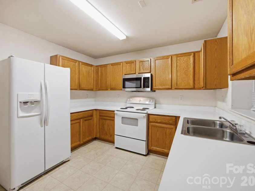 129 Winding Canyon Drive, Charlotte, NC 28214.  MLS# CAR4397556, YatesRealty ID 37892. 