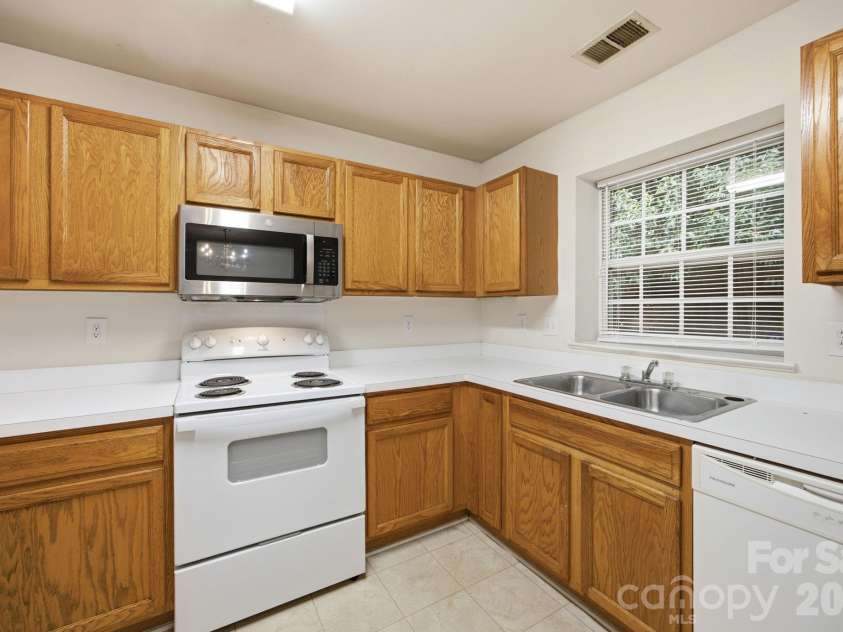 129 Winding Canyon Drive, Charlotte, NC 28214.  MLS# CAR4397556, YatesRealty ID 37892. 