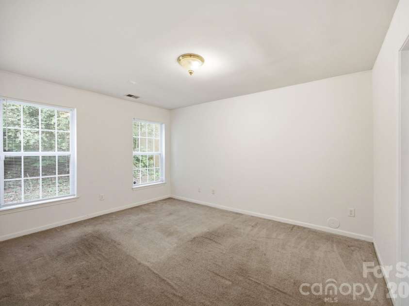 129 Winding Canyon Drive, Charlotte, NC 28214.  MLS# CAR4397556, YatesRealty ID 37892. 