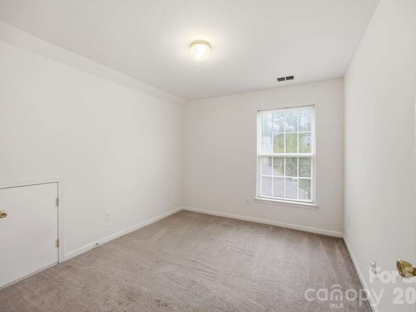 129 Winding Canyon Drive, Charlotte, NC 28214.  MLS# CAR4397556, YatesRealty ID 37892. 