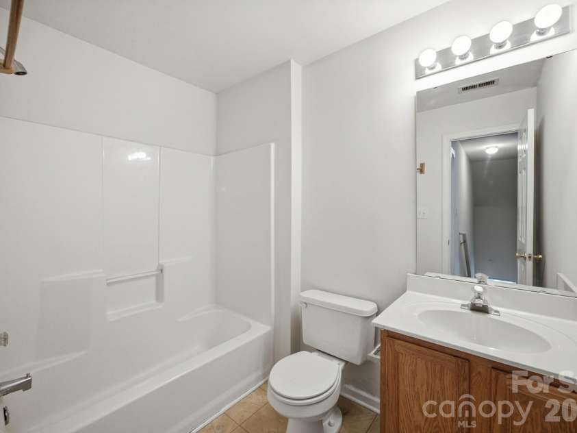 129 Winding Canyon Drive, Charlotte, NC 28214.  MLS# CAR4397556, YatesRealty ID 37892. 