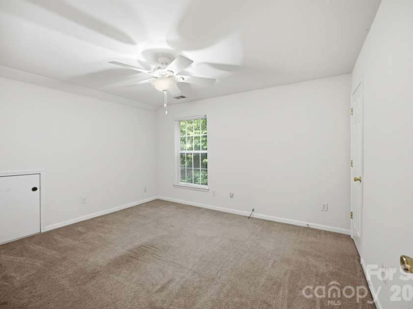 129 Winding Canyon Drive, Charlotte, NC 28214.  MLS# CAR4397556, YatesRealty ID 37892. 
