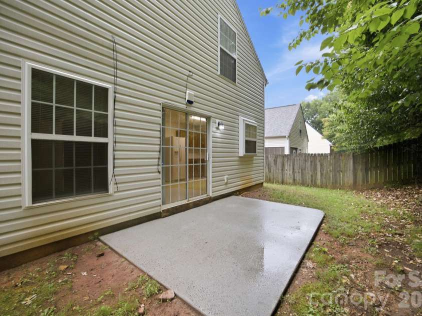 129 Winding Canyon Drive, Charlotte, NC 28214.  MLS# CAR4397556, YatesRealty ID 37892. 