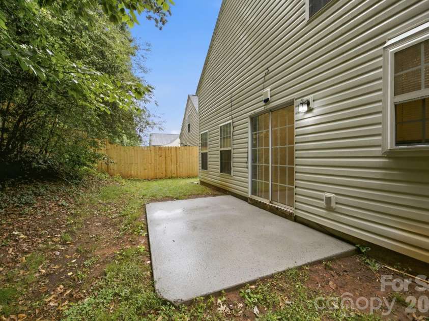 129 Winding Canyon Drive, Charlotte, NC 28214.  MLS# CAR4397556, YatesRealty ID 37892. 