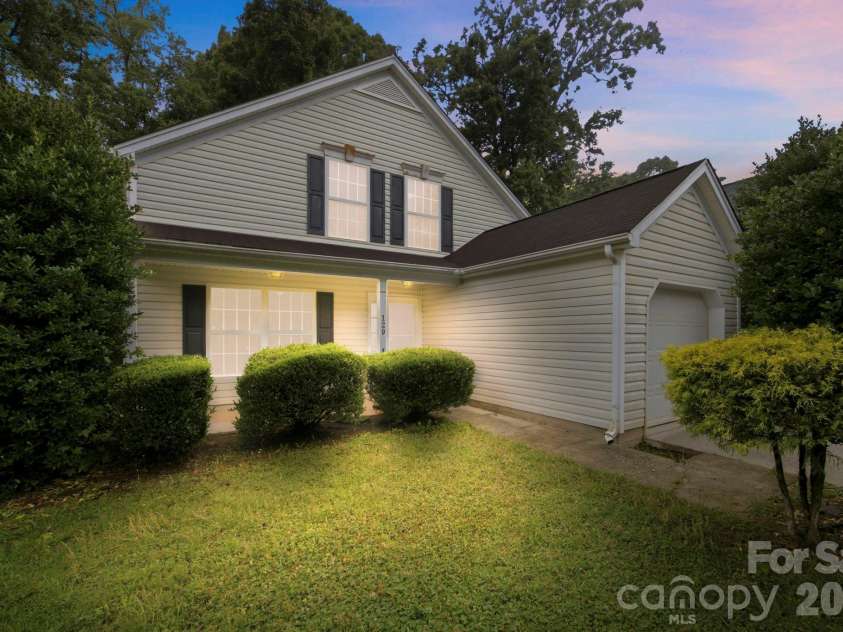 129 Winding Canyon Drive, Charlotte, NC 28214.  MLS# CAR4397556, YatesRealty ID 37892. 