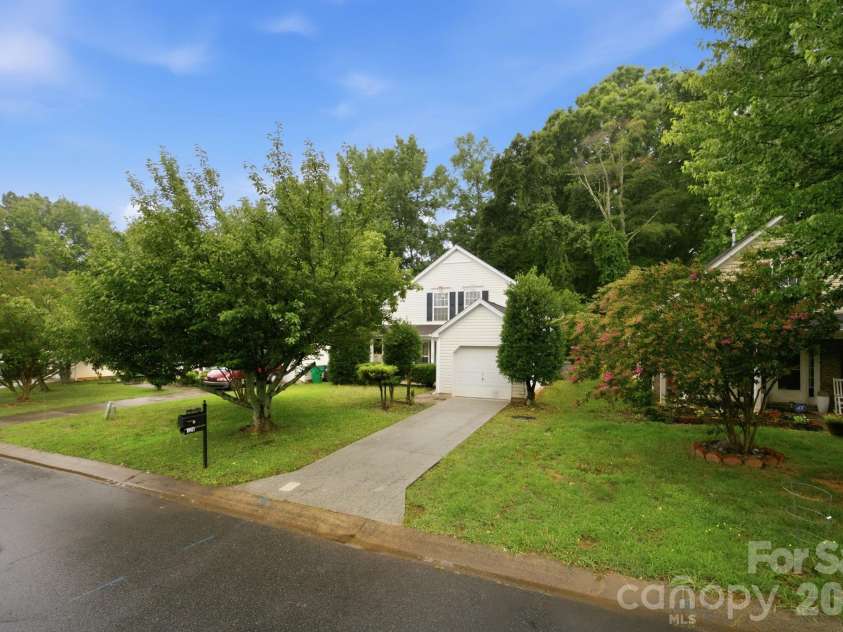 129 Winding Canyon Drive, Charlotte, NC 28214.  MLS# CAR4397556, YatesRealty ID 37892. 