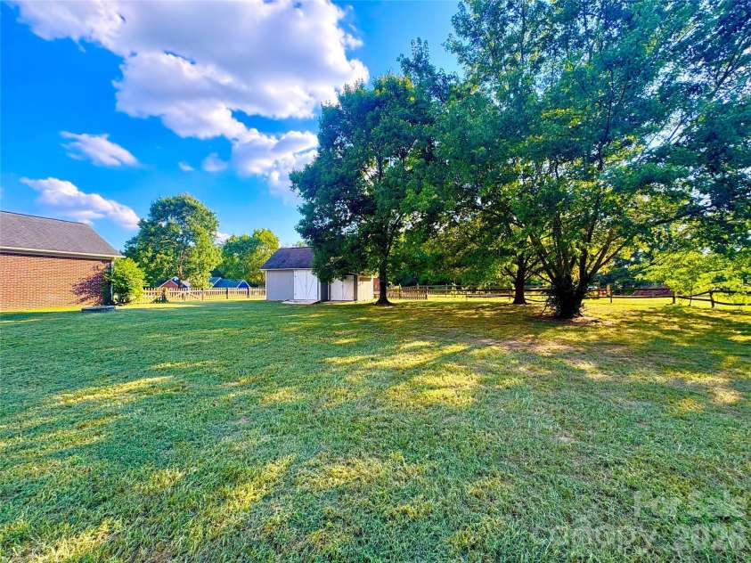4105 Salem Pointe Drive, Monroe, NC 28110.  MLS# CAR4402300, YatesRealty ID 37893. 