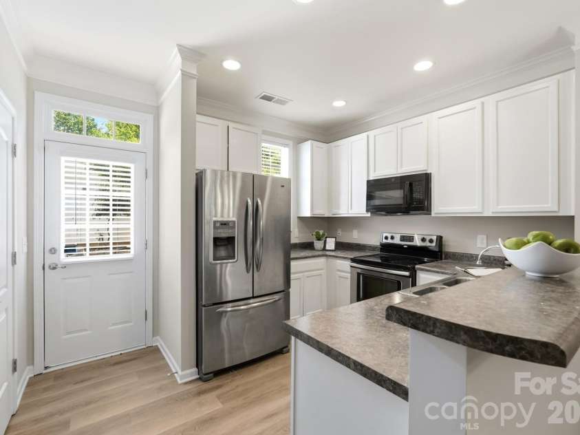 11209 Cedar Walk Lane, Charlotte, NC 28277.  MLS# CAR4405079, YatesRealty ID 37894. 