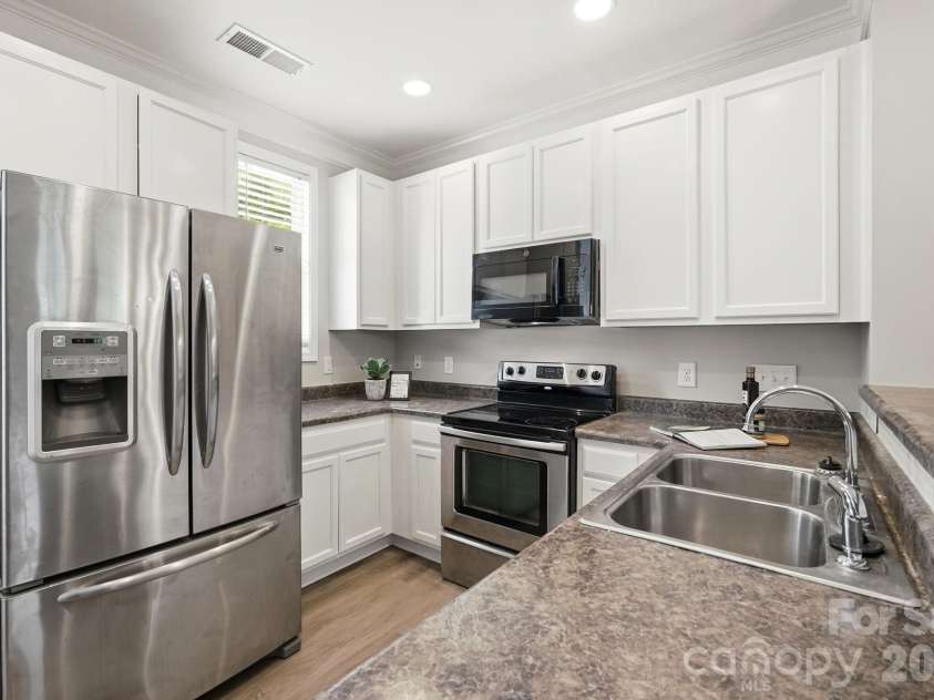 11209 Cedar Walk Lane, Charlotte, NC 28277.  MLS# CAR4405079, YatesRealty ID 37894. 