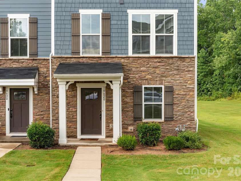 10620 Overlook Mountain Drive, Charlotte, NC 28216.  MLS# CAR4403101, YatesRealty ID 37895. 