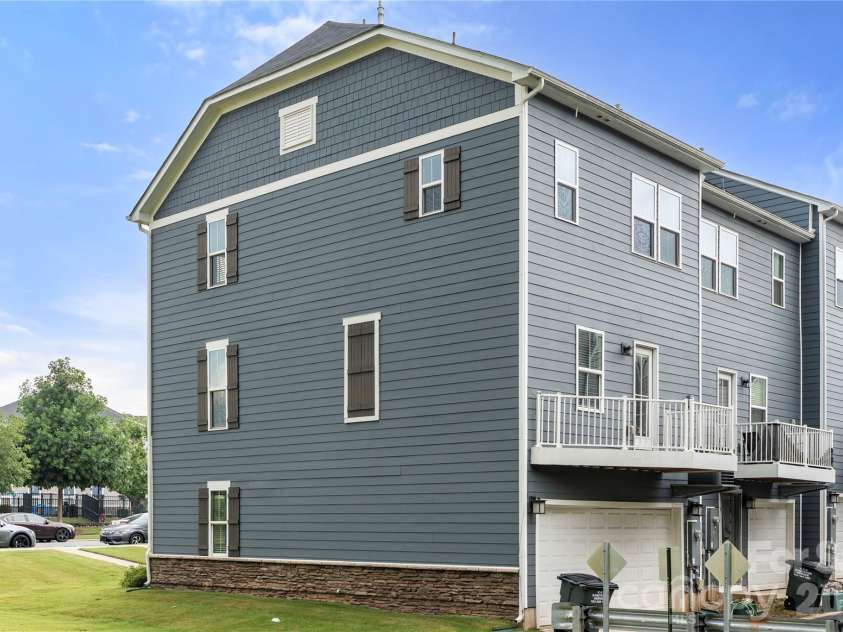 10620 Overlook Mountain Drive, Charlotte, NC 28216.  MLS# CAR4403101, YatesRealty ID 37895. 