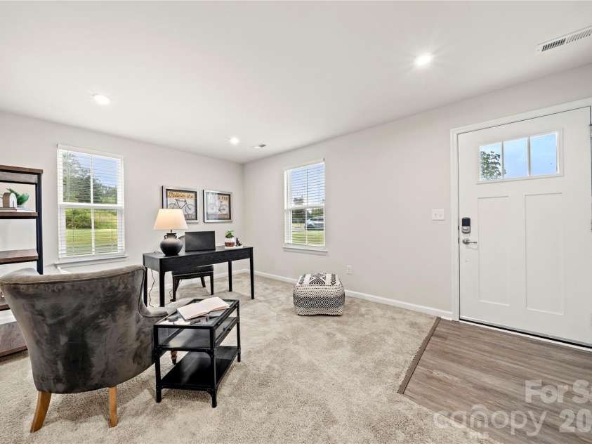 10620 Overlook Mountain Drive, Charlotte, NC 28216.  MLS# CAR4403101, YatesRealty ID 37895. 