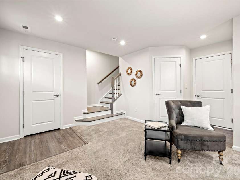 10620 Overlook Mountain Drive, Charlotte, NC 28216.  MLS# CAR4403101, YatesRealty ID 37895. 