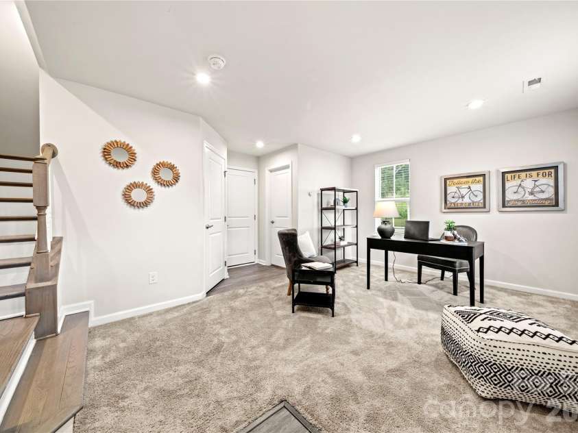 10620 Overlook Mountain Drive, Charlotte, NC 28216.  MLS# CAR4403101, YatesRealty ID 37895. 