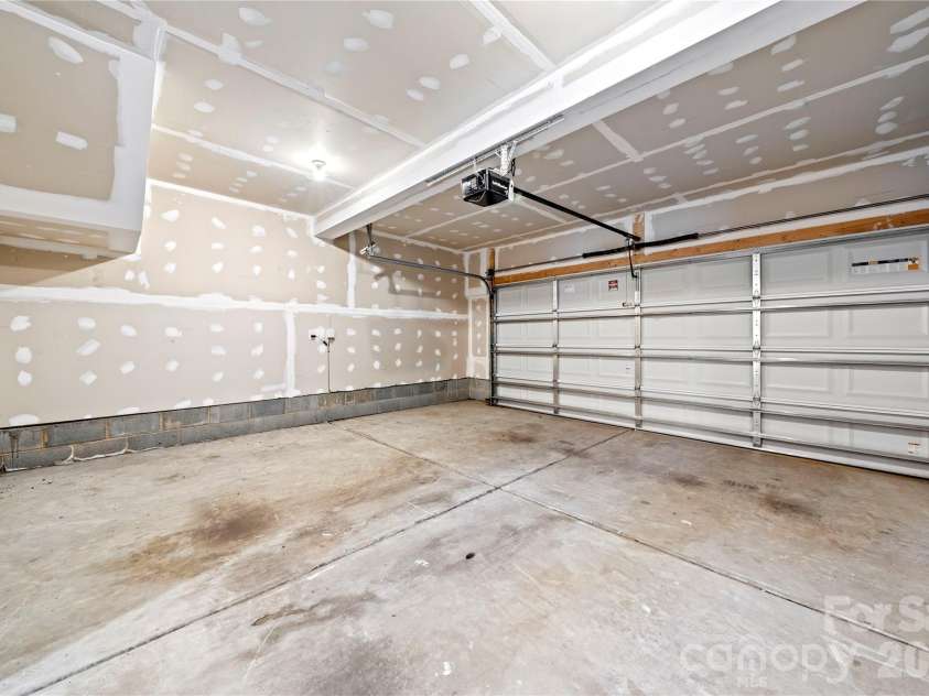 10620 Overlook Mountain Drive, Charlotte, NC 28216.  MLS# CAR4403101, YatesRealty ID 37895. 
