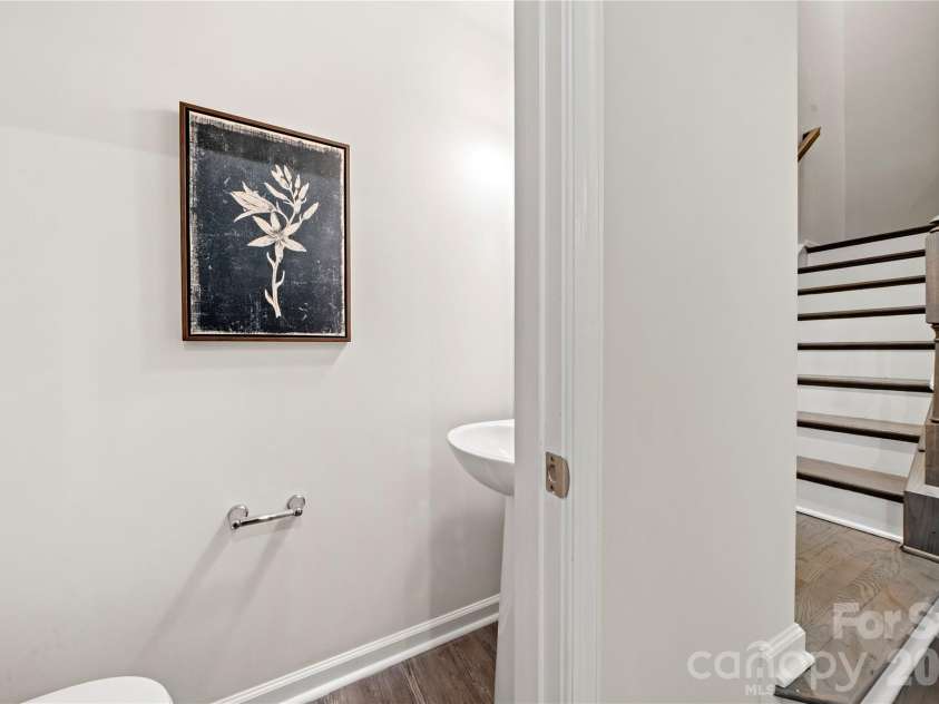 10620 Overlook Mountain Drive, Charlotte, NC 28216.  MLS# CAR4403101, YatesRealty ID 37895. 