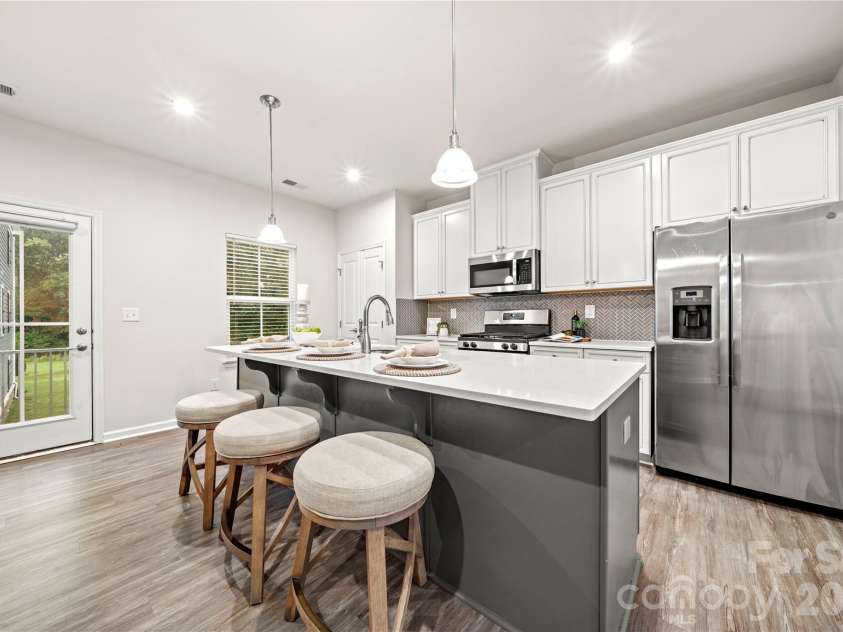 10620 Overlook Mountain Drive, Charlotte, NC 28216.  MLS# CAR4403101, YatesRealty ID 37895. 