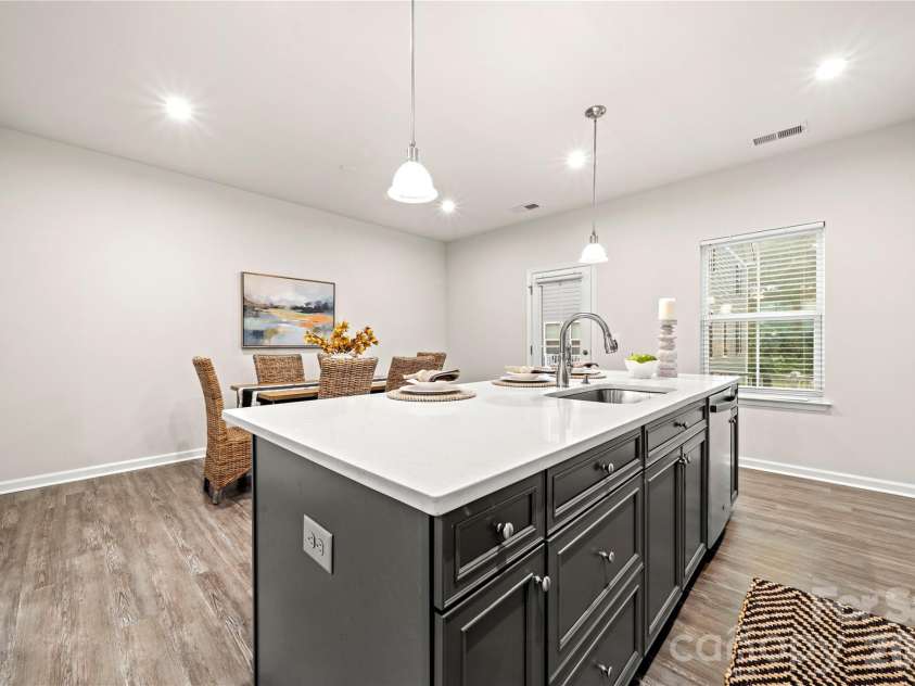 10620 Overlook Mountain Drive, Charlotte, NC 28216.  MLS# CAR4403101, YatesRealty ID 37895. 