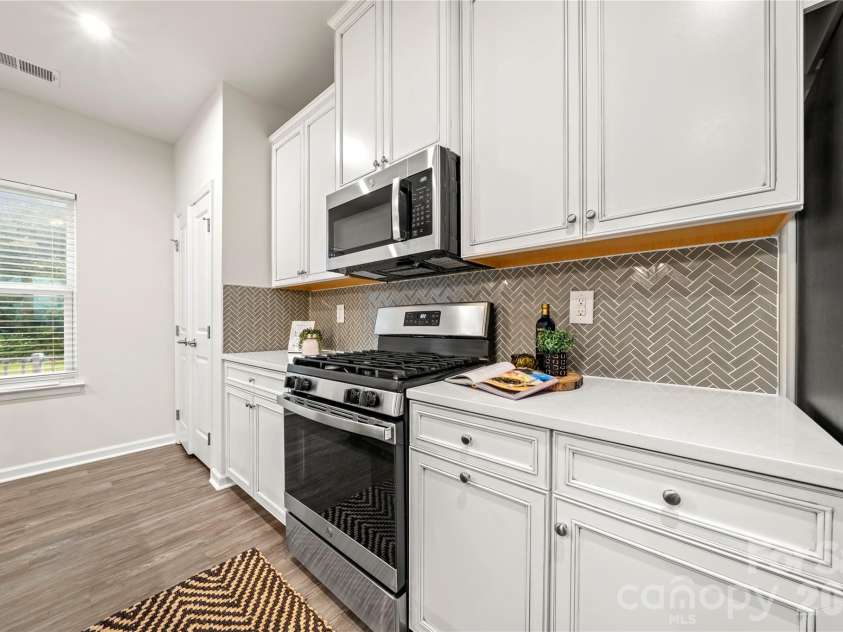 10620 Overlook Mountain Drive, Charlotte, NC 28216.  MLS# CAR4403101, YatesRealty ID 37895. 