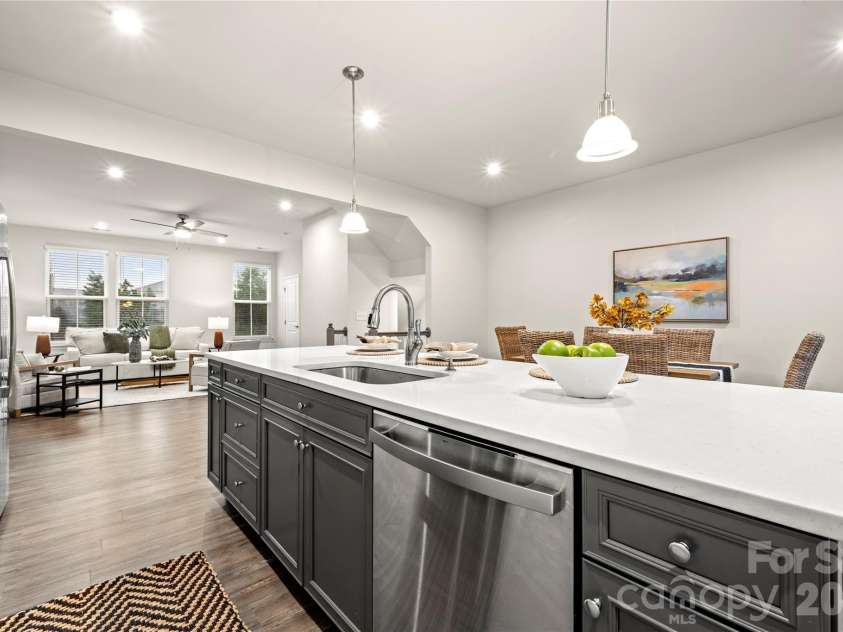 10620 Overlook Mountain Drive, Charlotte, NC 28216.  MLS# CAR4403101, YatesRealty ID 37895. 